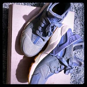 huaraches sneakers